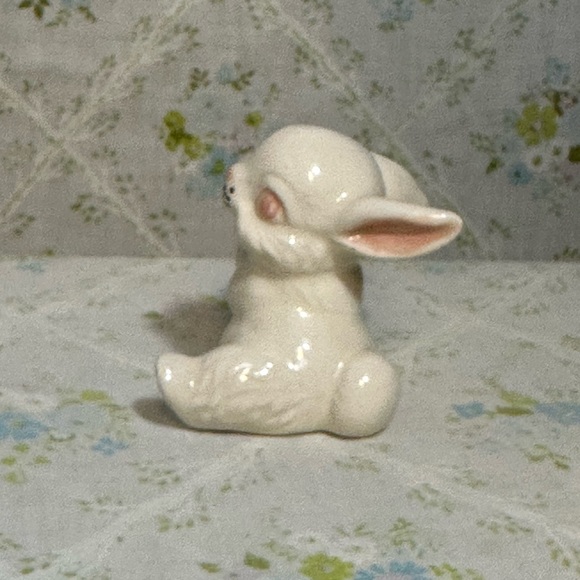 Adorable Vintage Bunny Rabbit Figurine - Picture 2 of 11